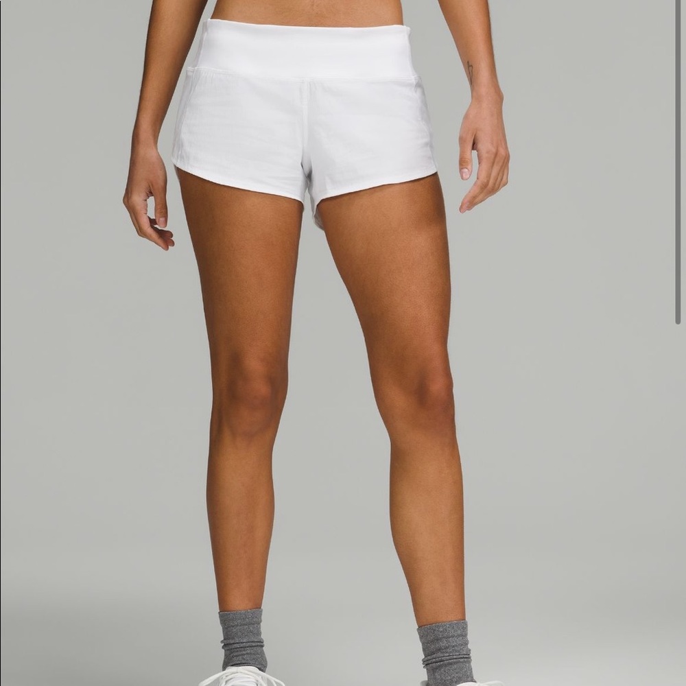 White speed up low-rise short 2.5